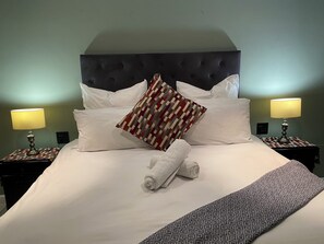 1 slaapkamer, een strijkplank/strijkijzer, wifi, beddengoed