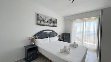 1 slaapkamer, een strijkplank/strijkijzer, gratis wifi, beddengoed
