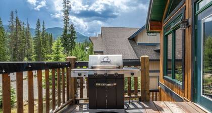 Greywolf Lodge | Private Hot Tub | Wood Fireplace