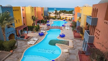 4 piscinas al aire libre