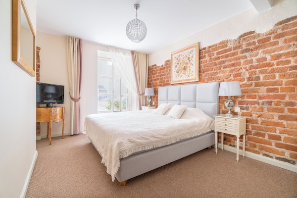 Coffres-forts dans les chambres, bureau, fer et planche à repasser