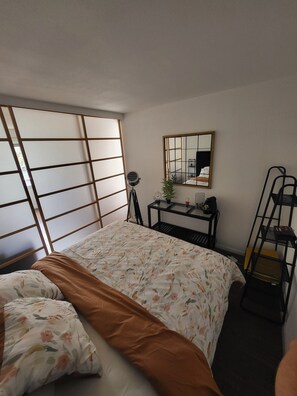 2 bedrooms, desk, iron/ironing board, free WiFi