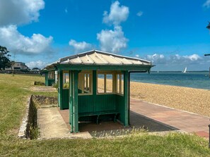 House | 4 bilik tidur, meja 