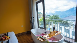 Suite room with mountain view | Premium bedding, memory foam beds, minibar (free items), in-room safe - Moc Homestay sapa (Sa Pa)