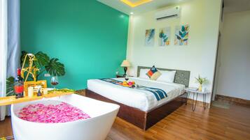 Suite room with mountain view | Premium bedding, memory foam beds, free minibar, in-room safe