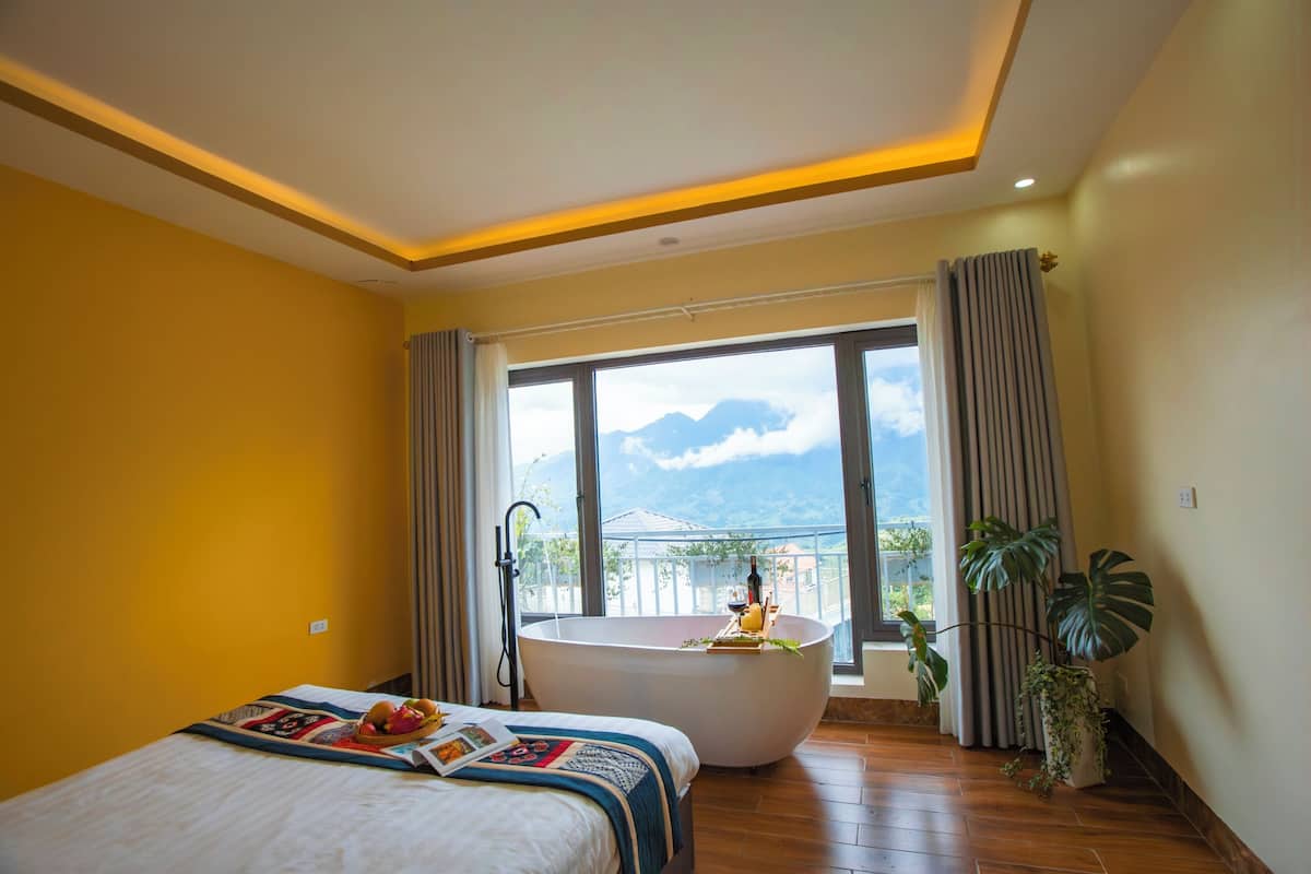 Suite room with mountain view | Premium bedding, memory foam beds, free minibar, in-room safe