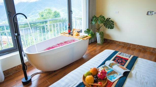Suite room with mountain view | Deep soaking bathtub - Moc Homestay sapa (Sa Pa)