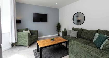 Stunning newly decorated house. TV in each bedroom