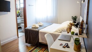 Cozy Suite at Sunset Square | โต๊ะทำงาน, Wi-Fi ฟรี, ผ้าปูที่นอน