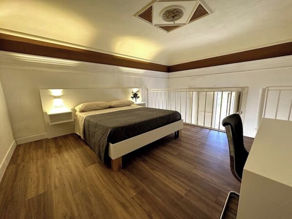 1 bedroom, bed sheets