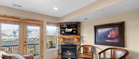 TV connectée, cheminée, baby-foot, table de tennis de table