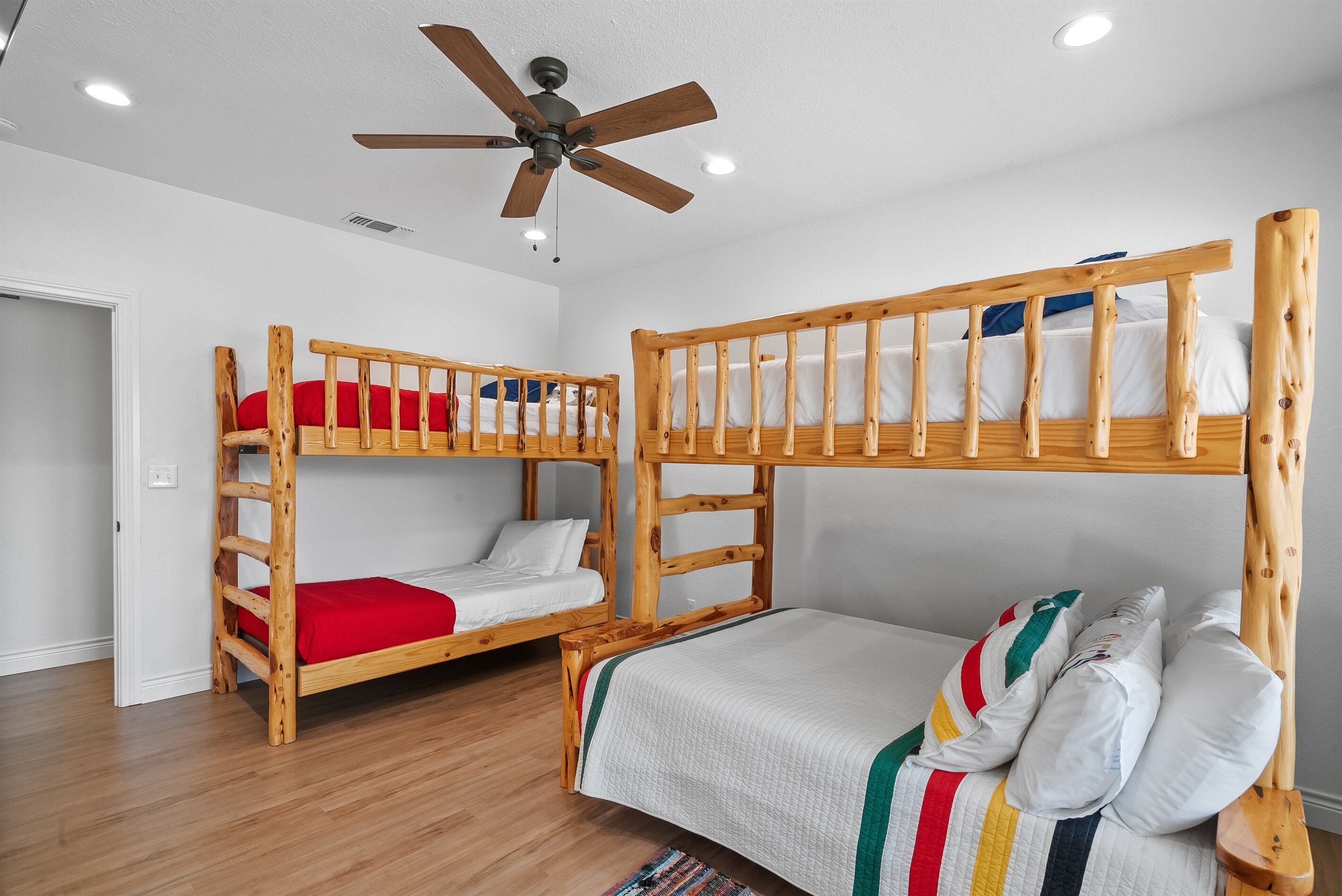 4 bedrooms, desk, iron/ironing board, travel crib