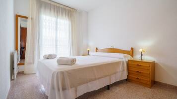 4 slaapkamers, een strijkplank/strijkijzer, gratis wifi, beddengoed
