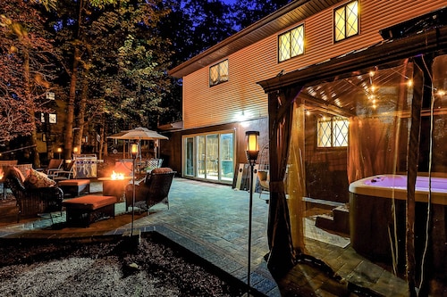 Camelback Pocono Getaway w/ Hot Tub & Games!