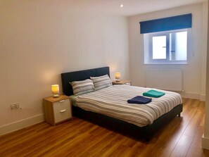 1 soverom, strykejern/-brett og sengetøy