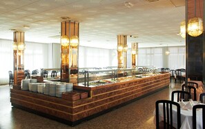 Daily buffet breakfast for a fee