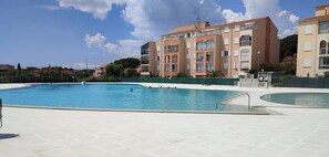 Pool - Centrally located apartment with swimming pool (Fréjus)