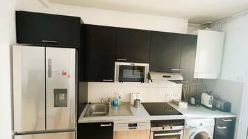 Réfrigérateur, micro-ondes, four, lave-vaisselle