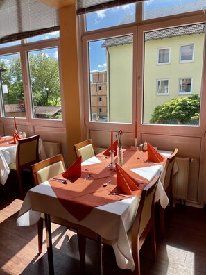 Tägliches inbegriffenes Frühstücksbuffet