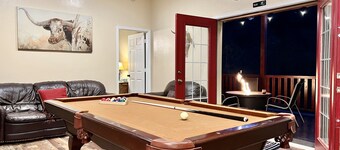 Sleeps 10, 5BD, 4BT, HOT Tub, Pool Table, Near Winter Park & Ski