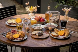 Free daily continental breakfast