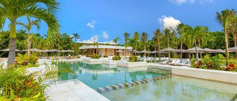 6 udendørs pools, parasoller