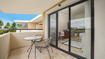 Family Selection Junior Suite Garden View (Up to 2 kids FREE under 17years) | Vue sur le jardin
