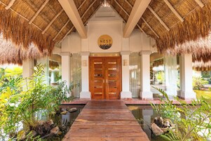 15 restaurants, breakfast, lunch, dinner served; Italian cuisine