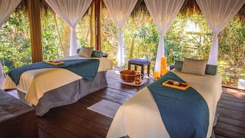 Sauna, steam room, body treatments, massages on the beach, body scrubs