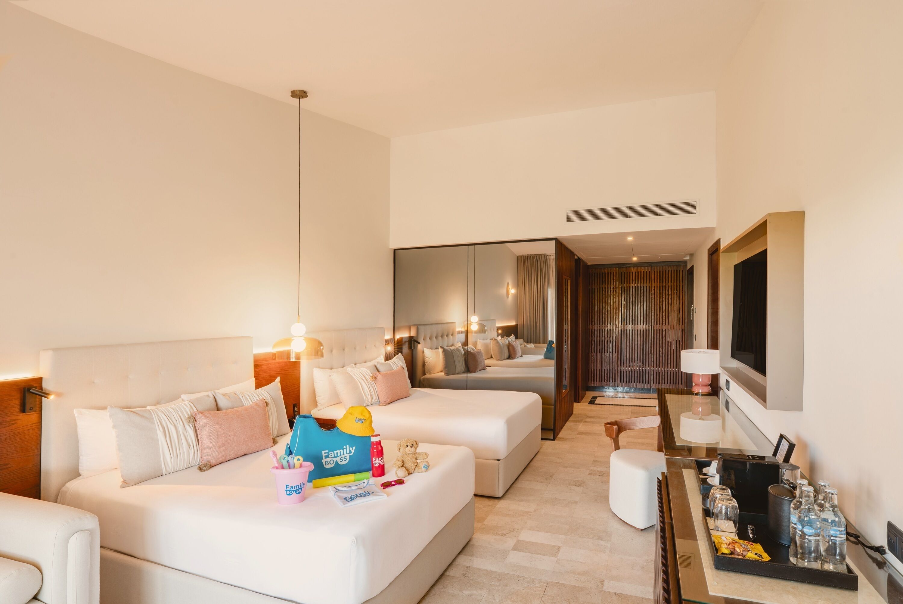 Artículos del minibar gratis y caja de seguridad en la habitación 