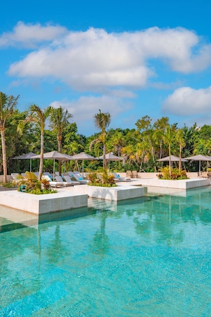 6 outdoor pools, pool umbrellas