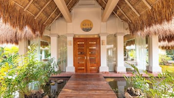 15 restaurants, breakfast, lunch, dinner served; Italian cuisine