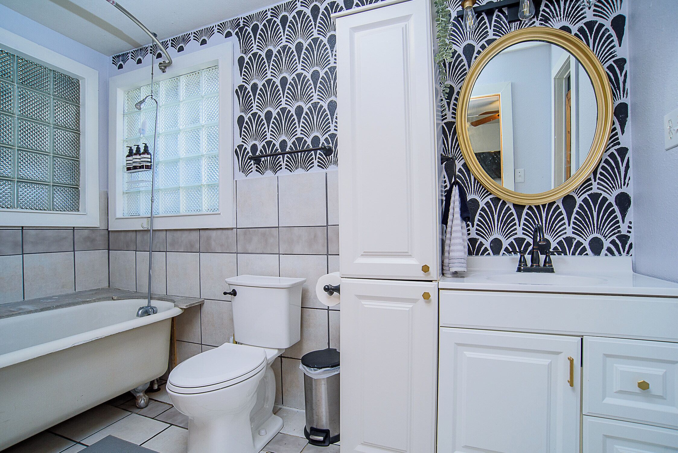 A bathroom with a bathtub, toilet, and sink.