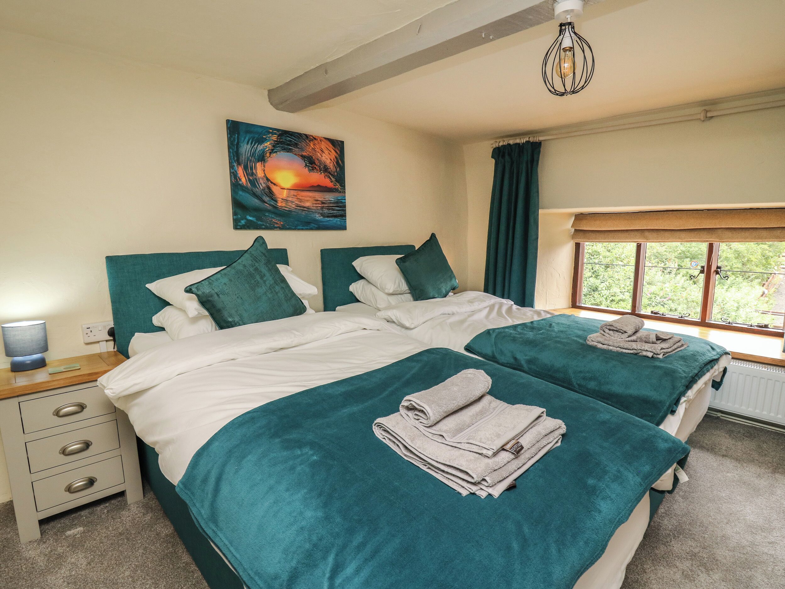 4 bedrooms, individually decorated, individually furnished, free WiFi