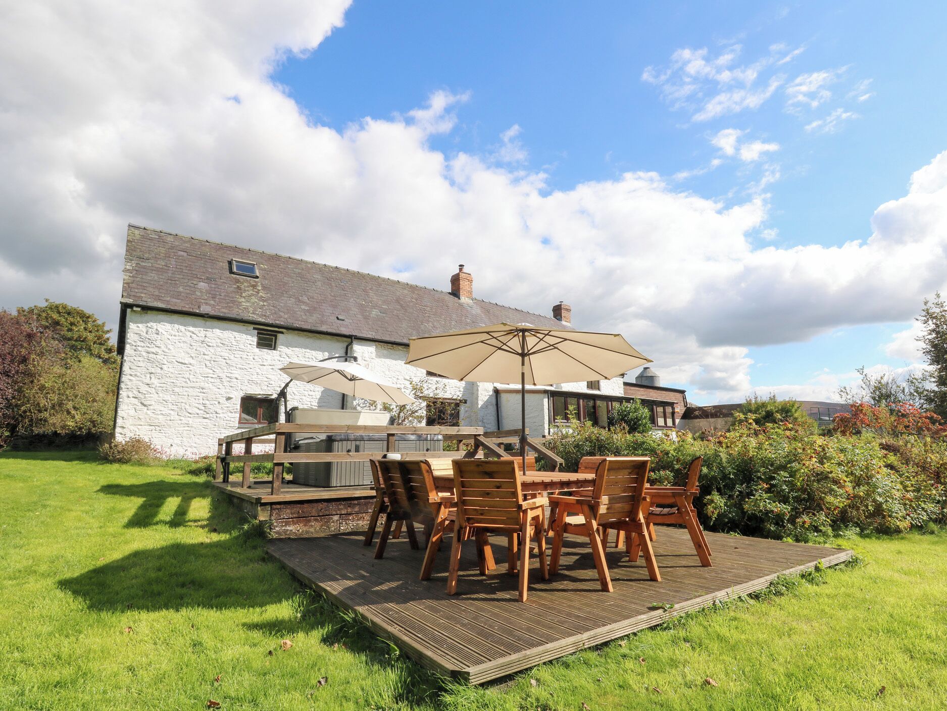 Cottage | Outdoor dining