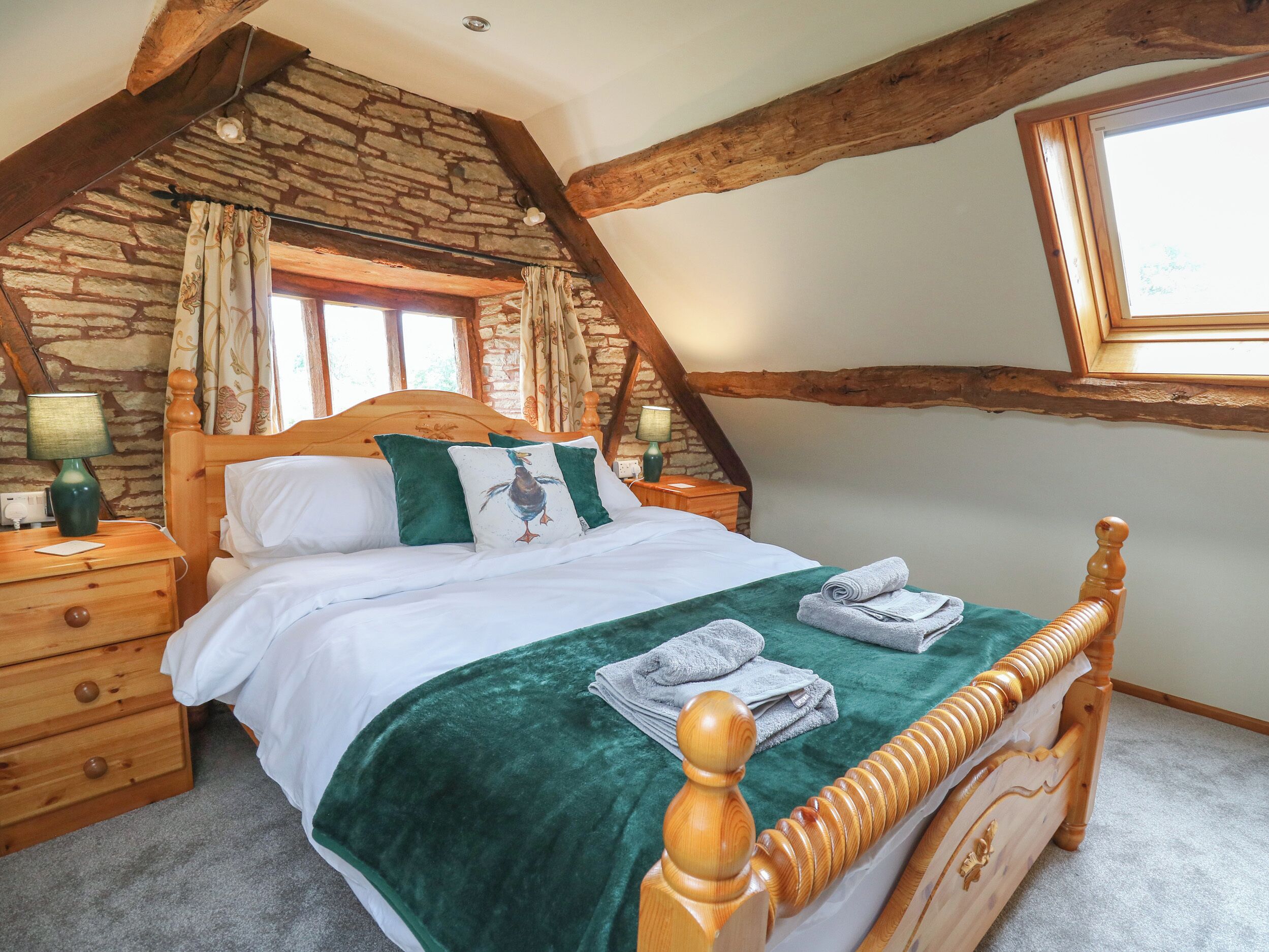 4 bedrooms, individually decorated, individually furnished, free WiFi