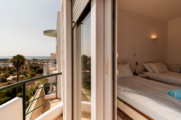 2 bedrooms, iron/ironing board, free WiFi, bed sheets - Barinel Apartment - A040 (Lagos)