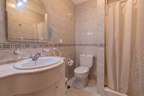 浴缸、風筒、提供毛巾