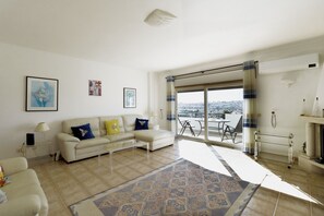 TV, lareira, DVD player