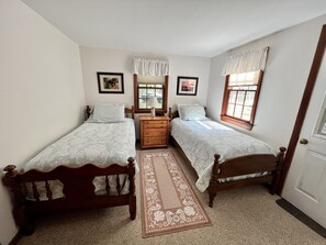 Room - Cape Cod Beach Cottage  2-Bedroom Small Cape Cod Cottage with amazing views! (Mashpee)