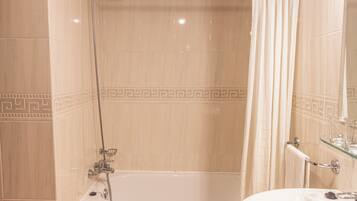 Double Room, 1 Queen Bed, Ensuite, Mountainside | Bathroom | Combined shower/bathtub, rainfall showerhead, free toiletries