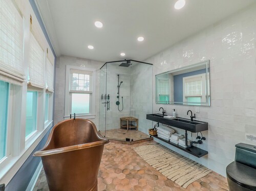 Otium Villa - Waterfront, intercoastal villa with a Spa-like feel.