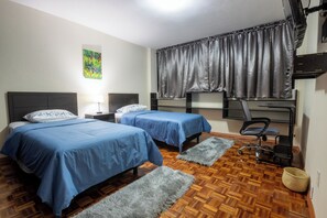 3 Schlafzimmer, Zimmersafe, Schreibtisch, Bügeleisen/Bügelbrett