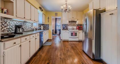 Cozy Craftsman in the Center of Oak Cliff