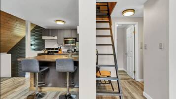 Frigorífic, microones, forn i placa de cuina