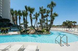 A heated pool - Beachside Haven - enjoy 3 beachfront bedrooms, 2nd floor, free beach chairs (Panama City Beach)