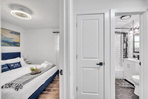 Towels - Comforting Retreat Near Woodfield Mall by RedAwning (Rolling Meadows)