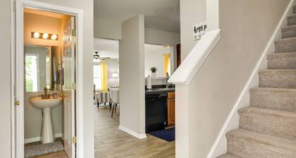 Charming North Charleston Townhome - Pets Welcome!