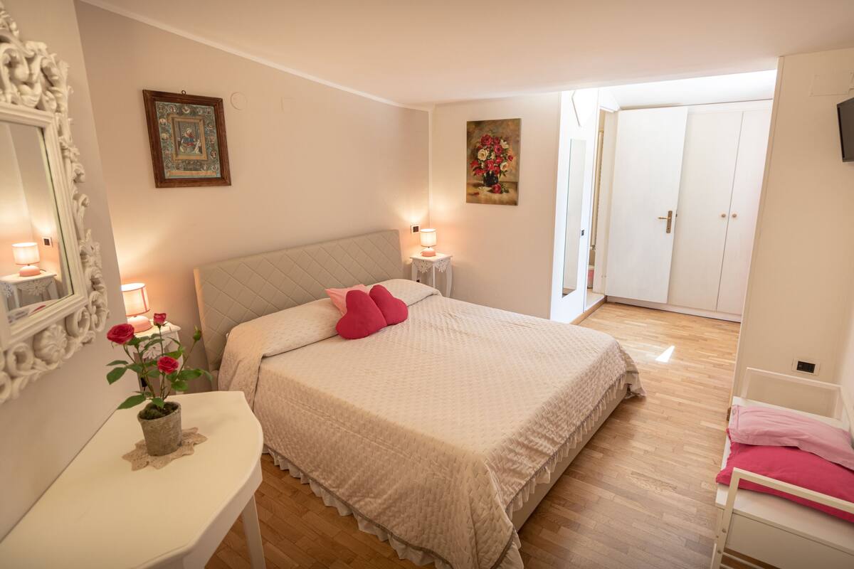 Comfort Room | Desk, WiFi (free), individually decorated, individually furnished