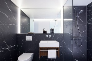 Comfort Double Room | Bathroom | Free toiletries, hair dryer - TIN INN Montabaur (Montabaur)